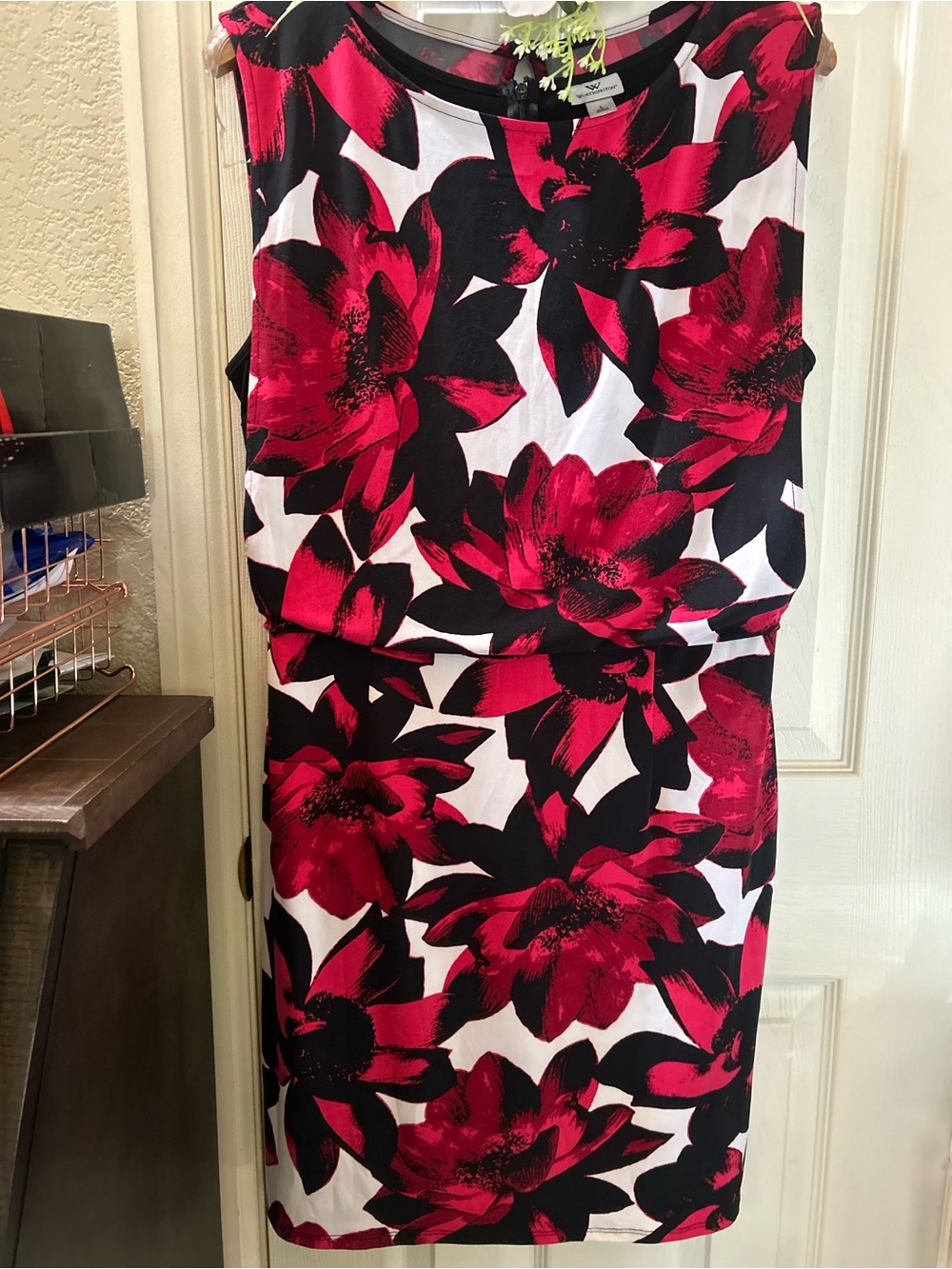 Worthington Red & Black Floral Pencil dress size large.